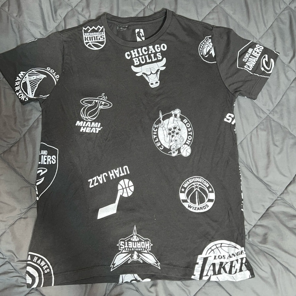 Men's basketball tshirt size xs